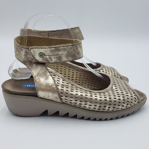 Wolky Ankle Strap Sandals 39 Womens Low Wedge Metallic Gold - Picture 1 of 9